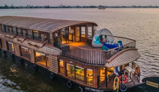  Houseboat Cruises