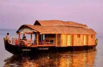 Deluxe Houseboat package