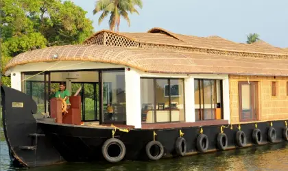 Premium Houseboat