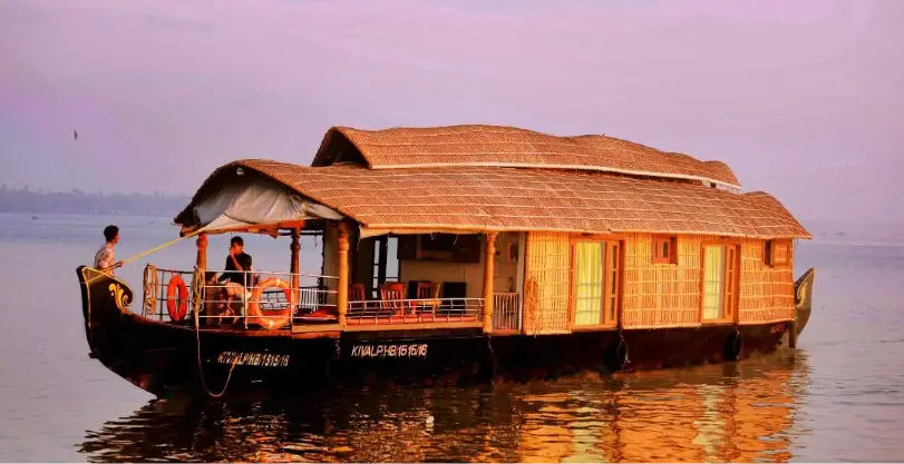 Personalized Houseboat Experience