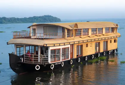3 Bedroom luxury Houseboat