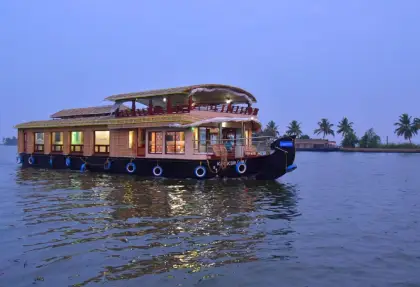3 Bedroom Semi-luxury Houseboat