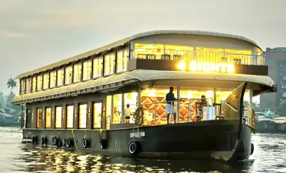 Super Luxury Houseboat