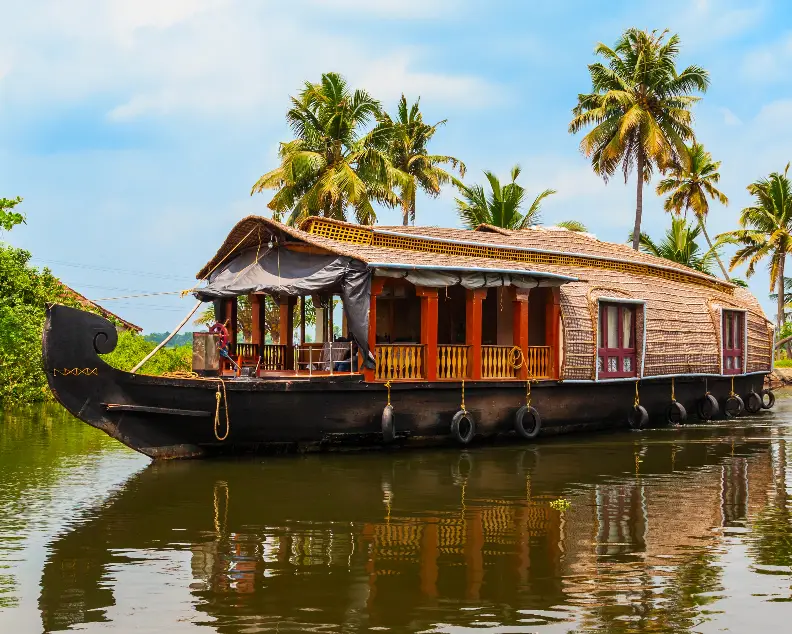 Top 10 Luxury Houseboats in Alleppey, Kerala