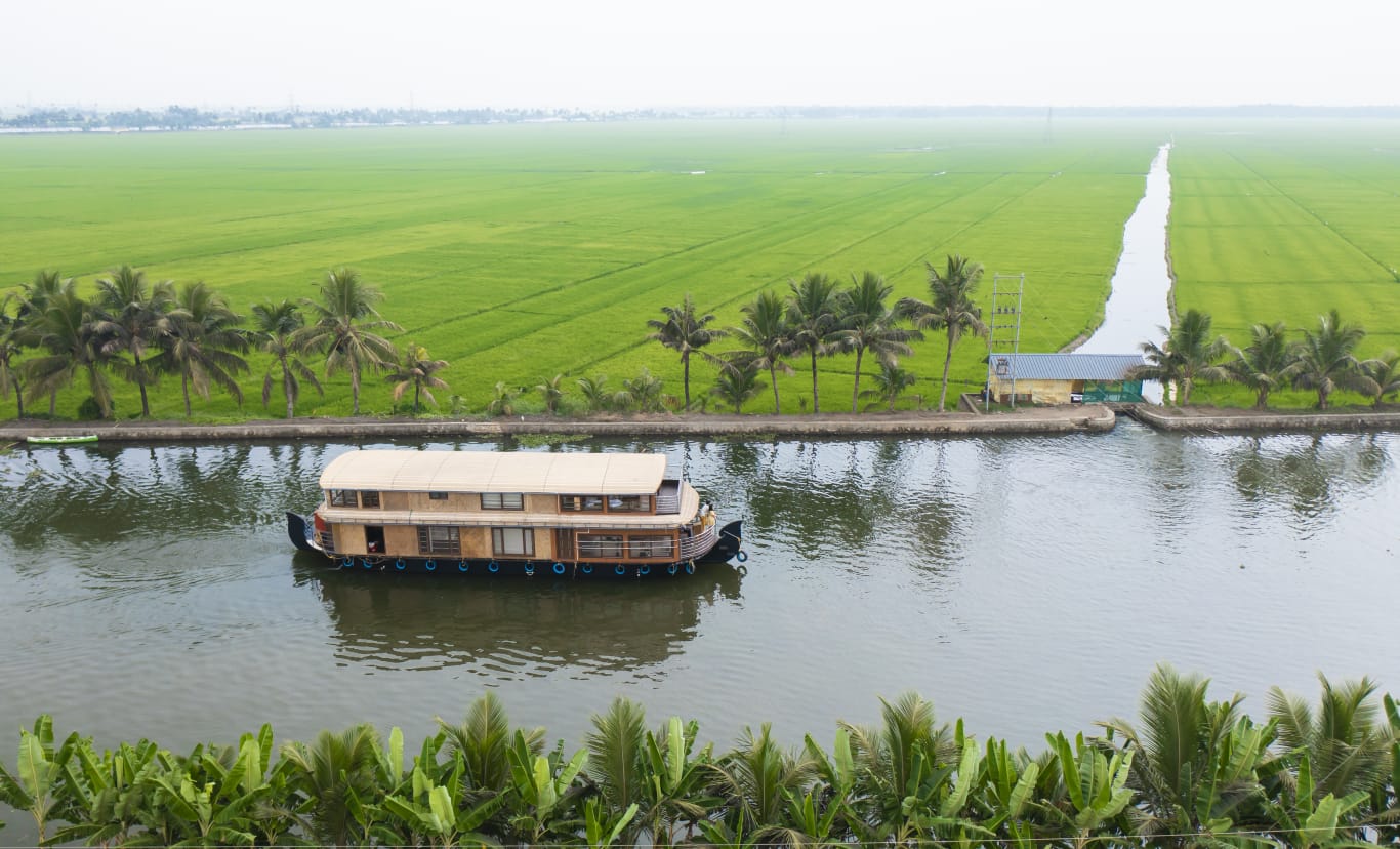 Top 10 Luxury Houseboats in Alleppey, Kerala