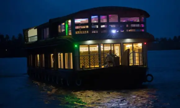 Super Luxury Houseboat