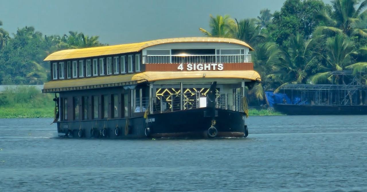 shared houseboats