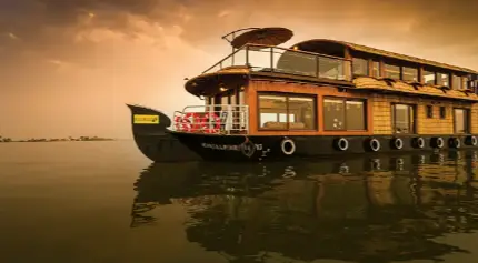 Soma Houseboat