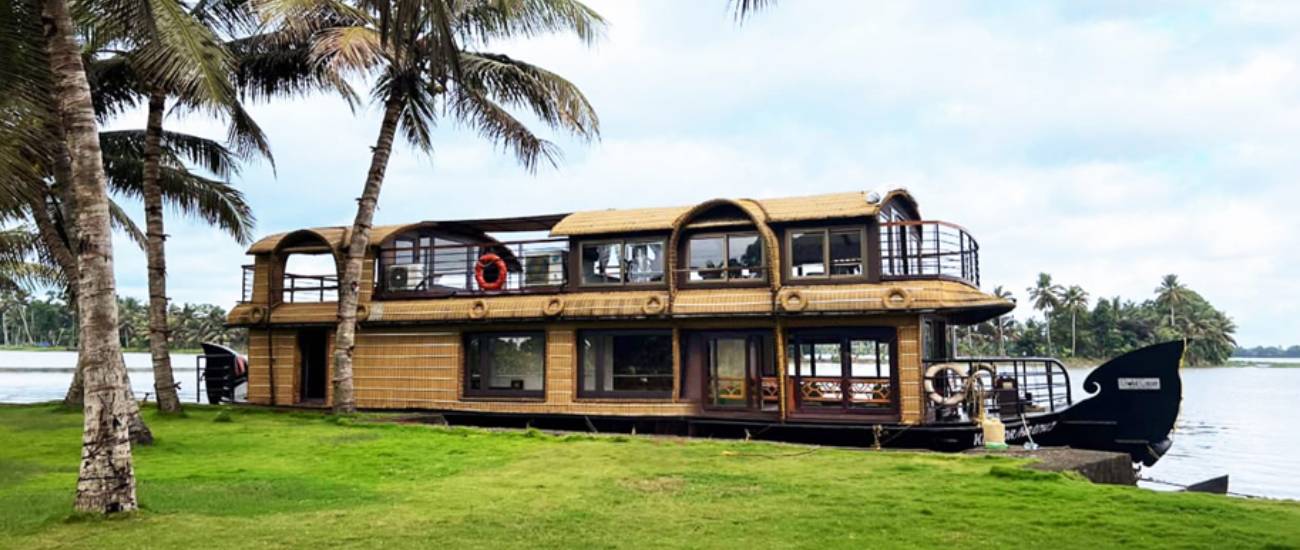 Experience Ultimate Luxury on Houseboats in Alleppey: Your Complete Guide