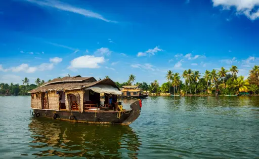  Enjoy an extraordinary Alleppey houseboat experience with Venezia Kerala Houseboat