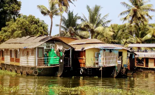 Book your Alleppey houseboat package from Hyderabad